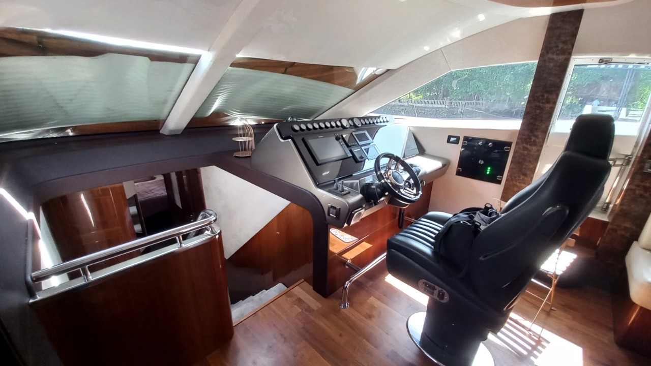 Du thuyền Galeon 660 Fly